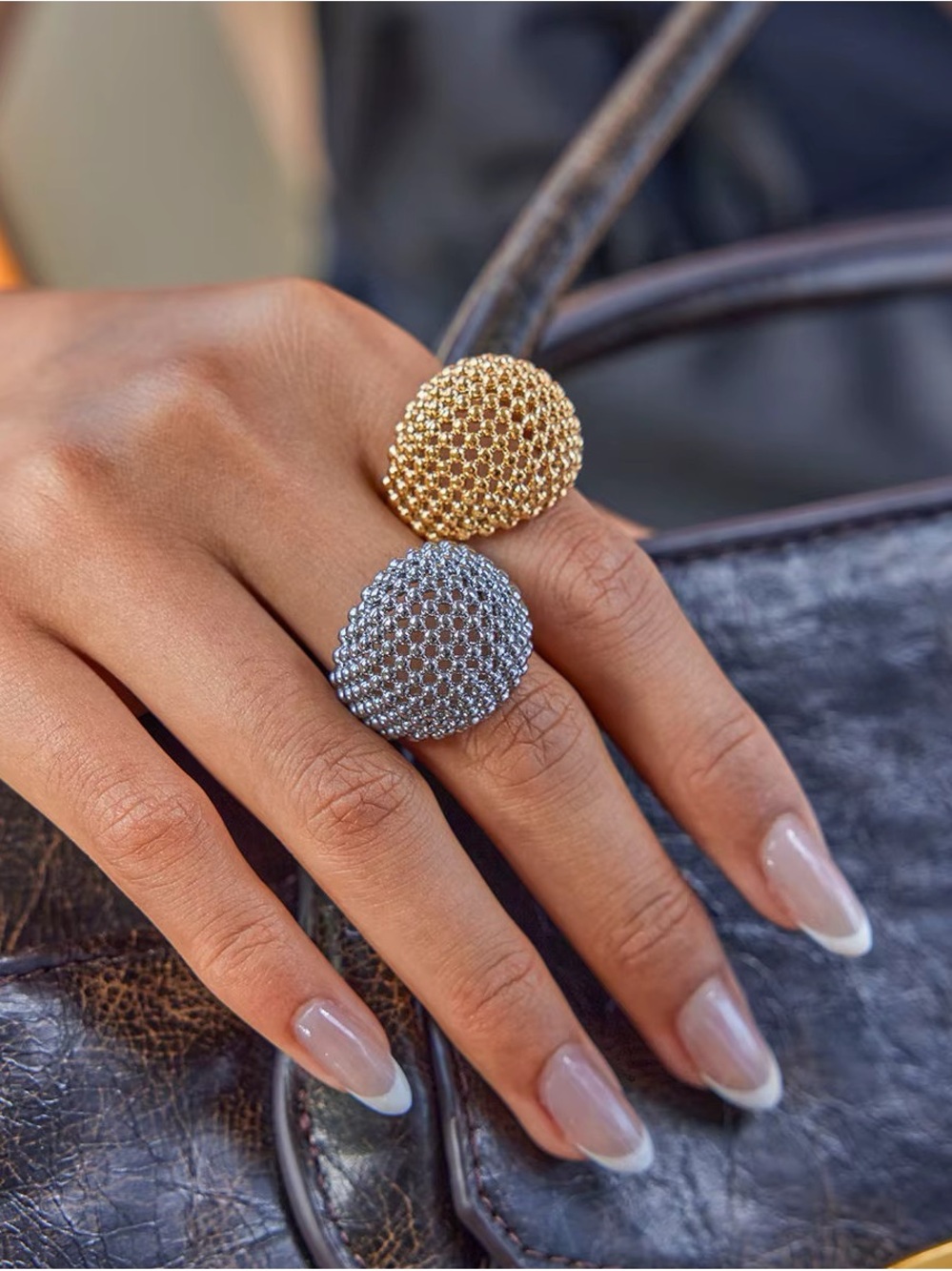 Chunky Gold plated ring with a textured surface #rave #statement #goldenring - Picture 5 of 5